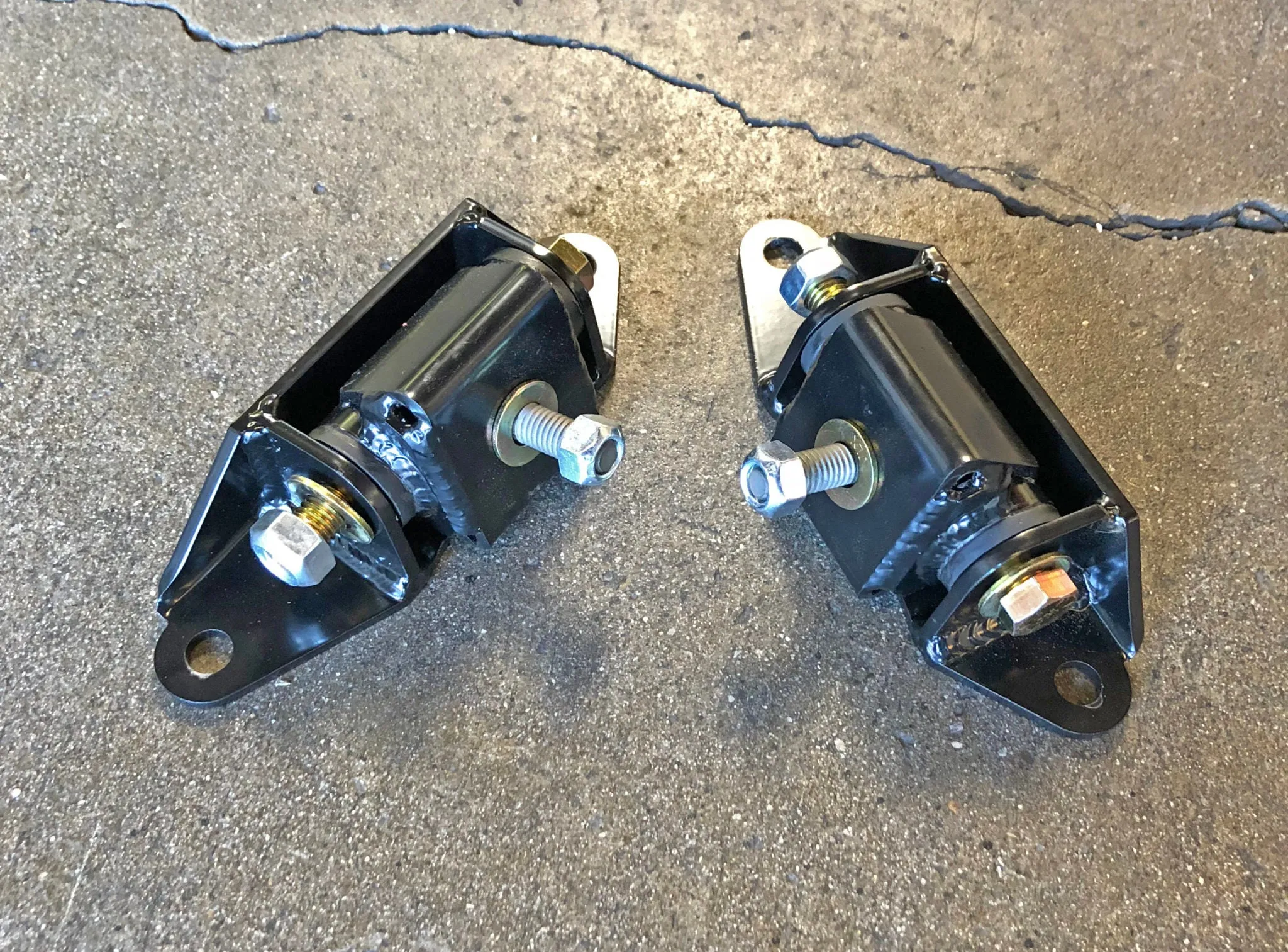 302 and 351W Motor Mounts